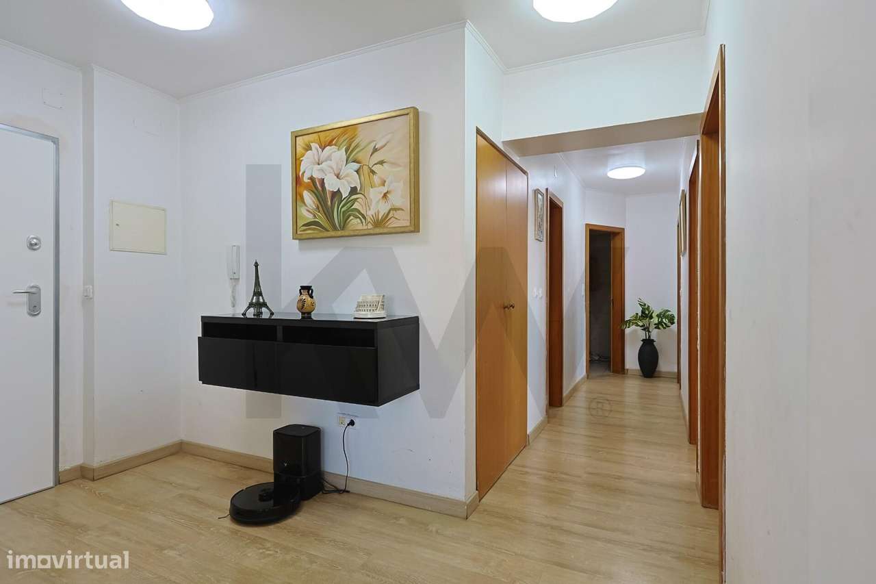T3 Remodelado na Alcaniça, a Passos do Hospital e Universidades!-7