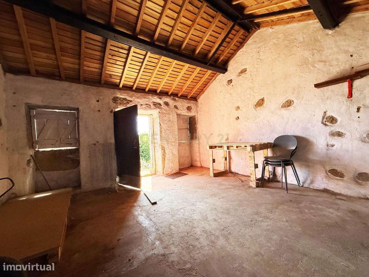 Terreno urbanizável com casa de despejo em Ribeira Seca- Vila de S.Seb - Grande imagem: 4/9