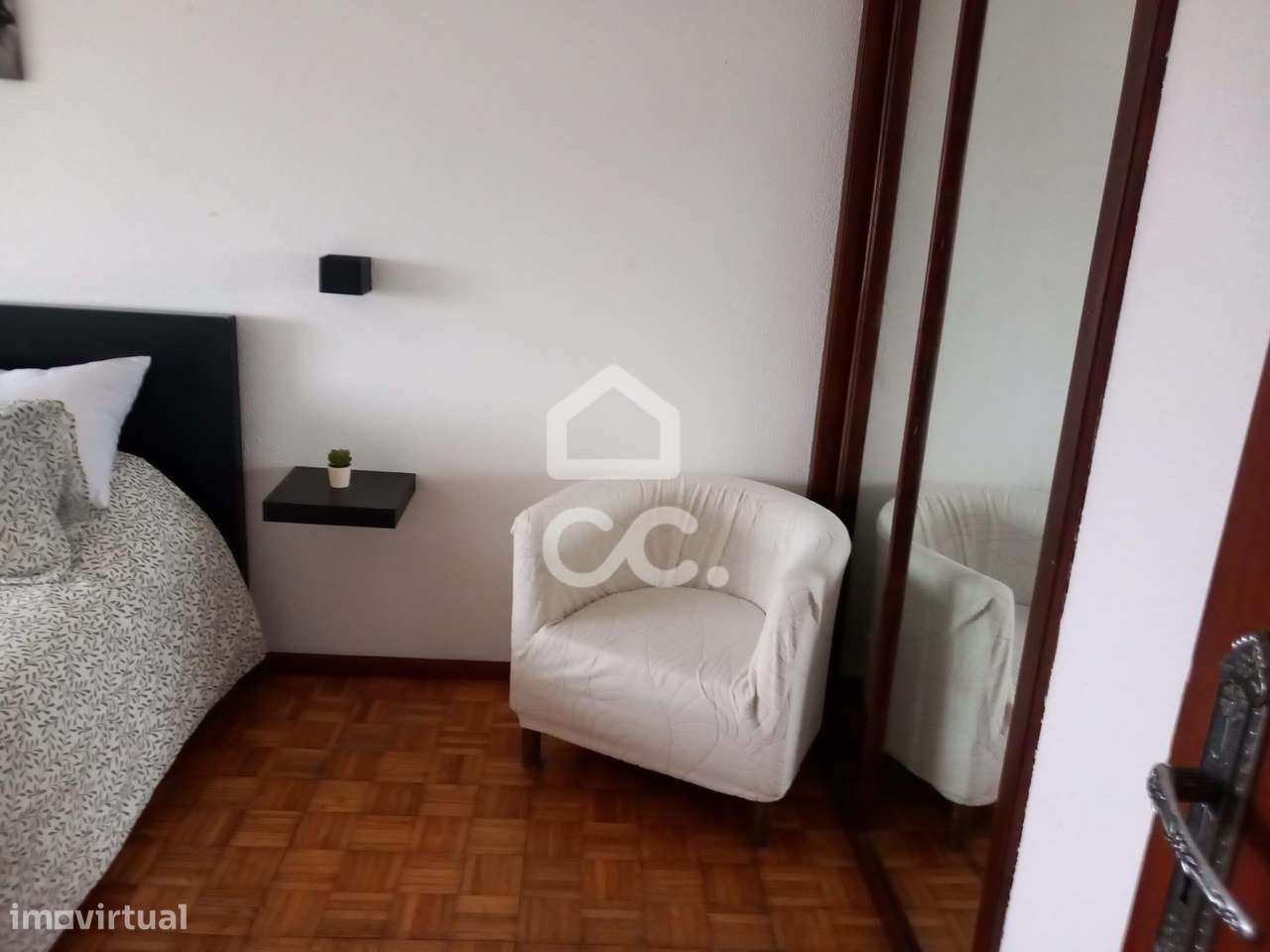 Apartamento T2 Localizado na Rua D. Marcos da Cruz, Leça da Palmeira.-9