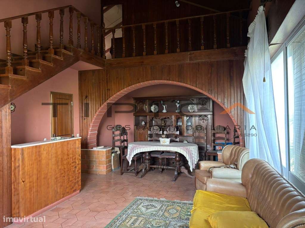 Quintinha com terreno agrícola de 2250 m2-4