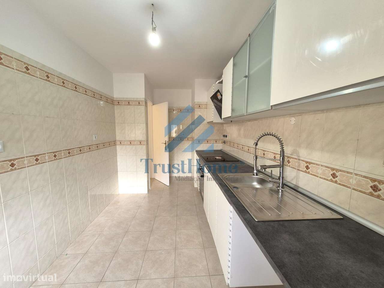 T2 com vista desafogada em  Algueirão Mem Martins Sintra - Grande imagem: 3/24