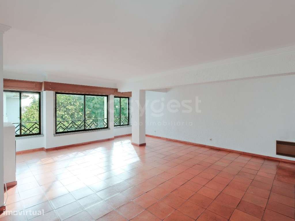 Apartamento 6 assoalhadas com garagem e arrecadação em Carcavelos - Grande imagem: 2/55