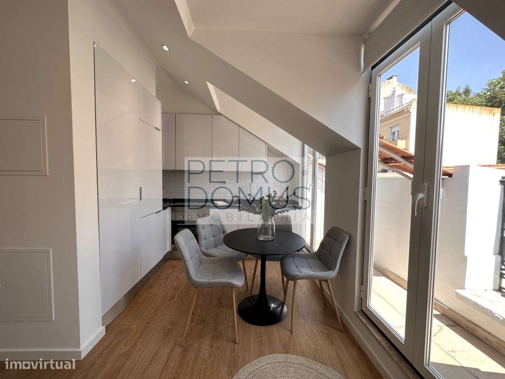 APARTAMENTO T2 TOTALMENTE REMODELADO COM VISTA DE RIO EM S. VICENTE... - Grande imagem: 5/17