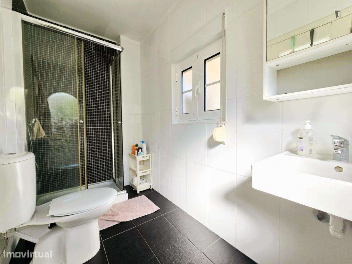 Quarto - localizado em Montes Claros Coimbra - Grande imagem: 5/7