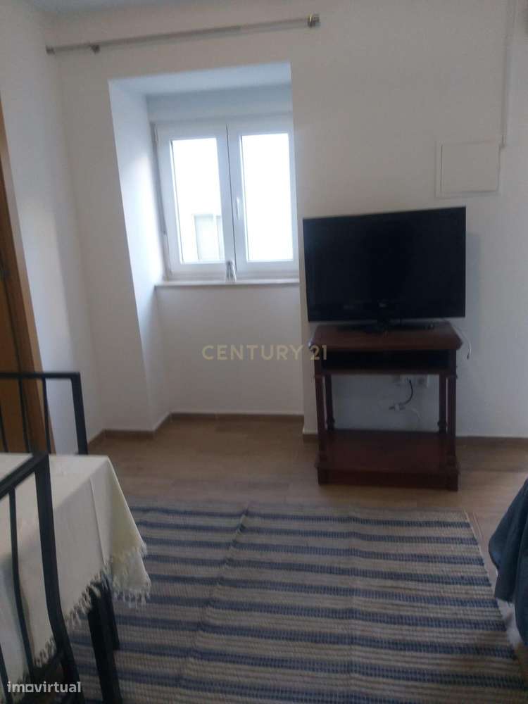 Casa Renovada com 4 Quartos e Garagem - Grande imagem: 5/40