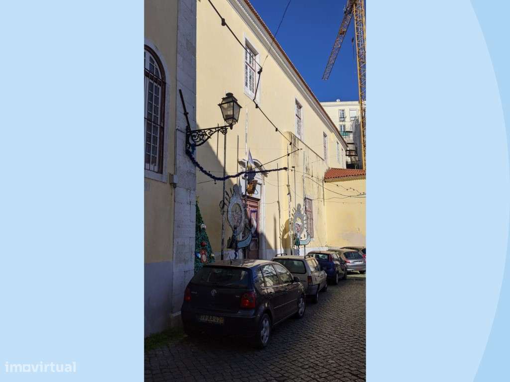 Apartamento T1 para renovação no coração de Alfama em Lisboa-10