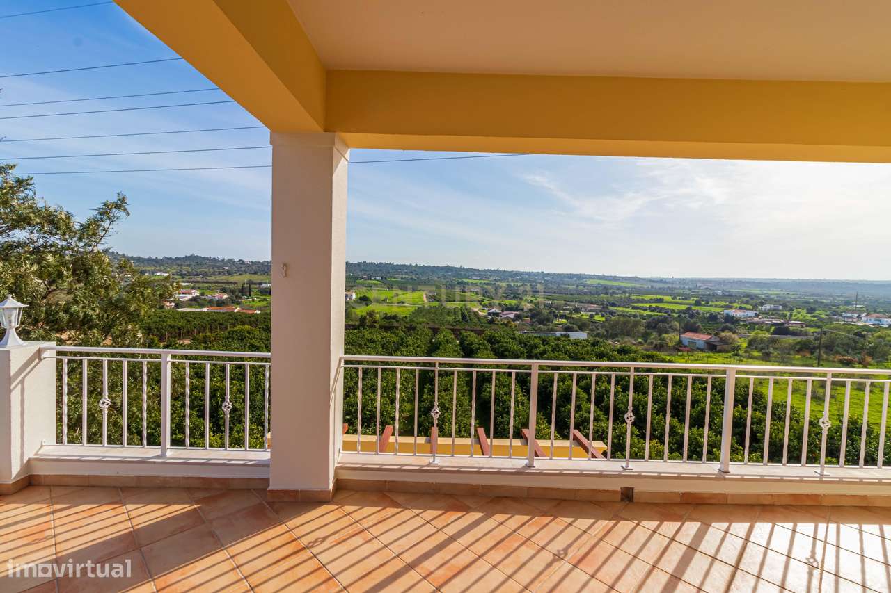 Luxuosa Moradia Isolada em Silves com Jardim e Segurança - Grande imagem: 4/43