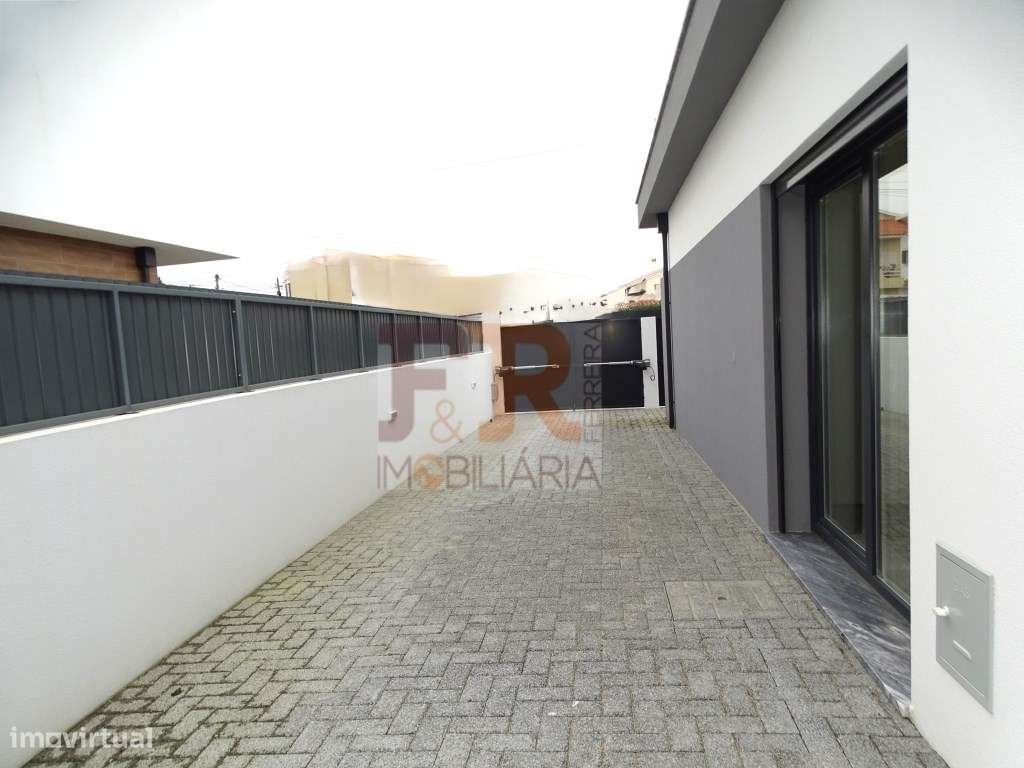 'Excelente 'Moradia Térrea T3+1 com Garagem/Escritório Fernão Ferro - Grande imagem: 4/44