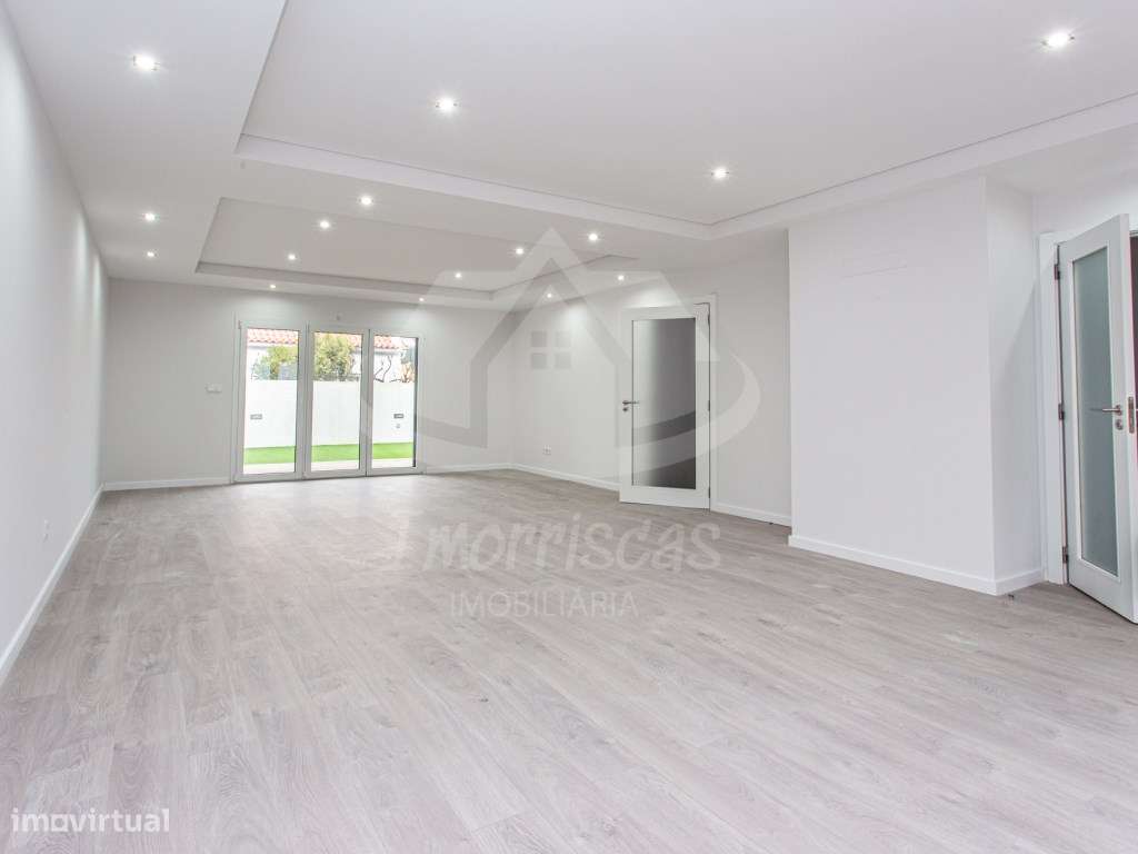 Moradia T5 no Bairro das Maroitas, São João da Talha - Grande imagem: 3/46