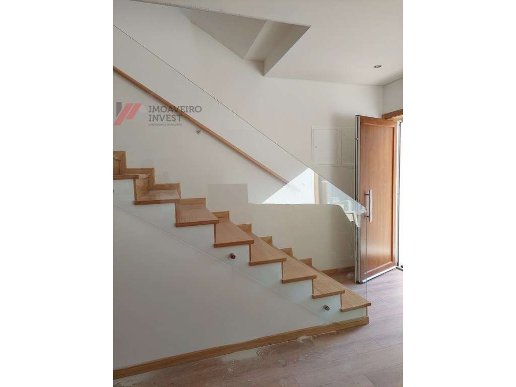 Moradia T3+1 Aveiro , freguesia de Cacia - Grande imagem: 5/41