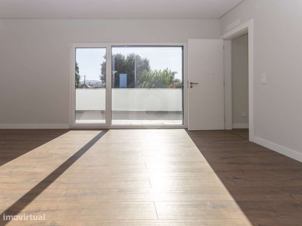 Moradia isolada T5 acabamentos Premium/ piscina e garagem-40