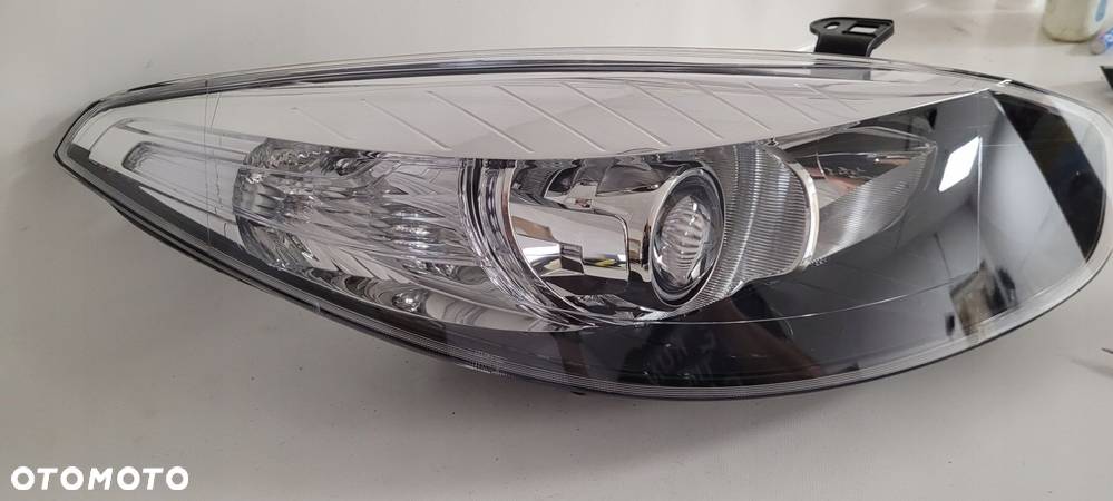 NOWY REFLEKTOR XENON PRAWY RENAULT FLUENCE , EU - 4