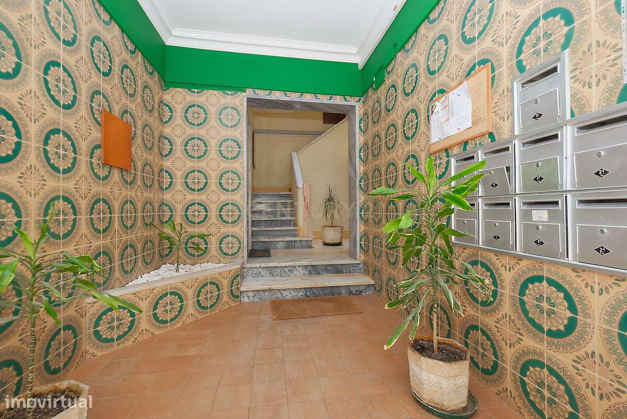 Apartamento T3  remodelado no Pragal-24