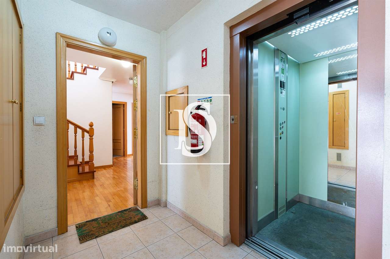 MAGNIFICO T4 DUPLEX URBANIZAÇÃO FONTE DA PRATA-45
