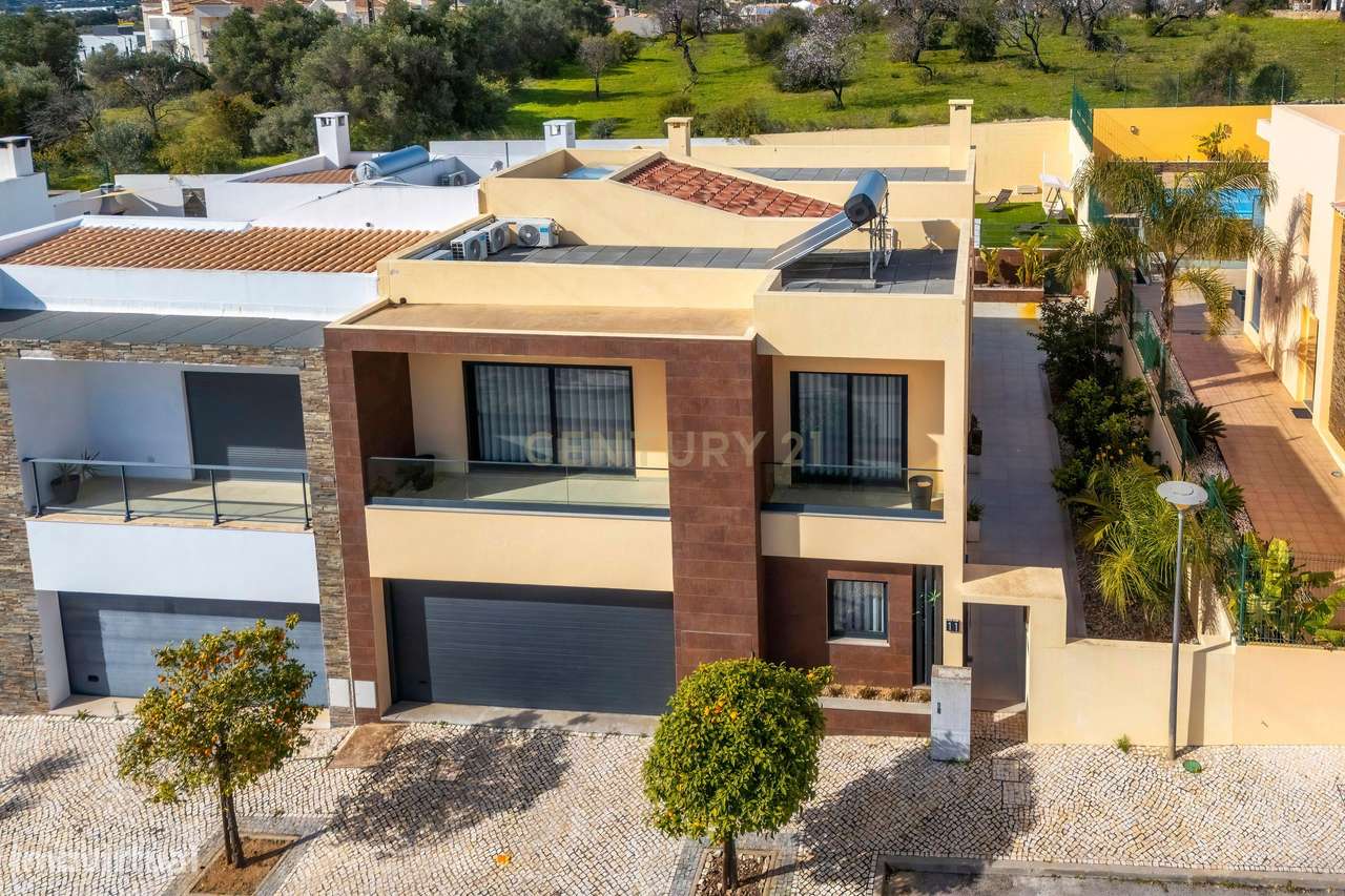 Moradia T4+1 | Piscina | Garagem | Estoi | Faro - Grande imagem: 2/60