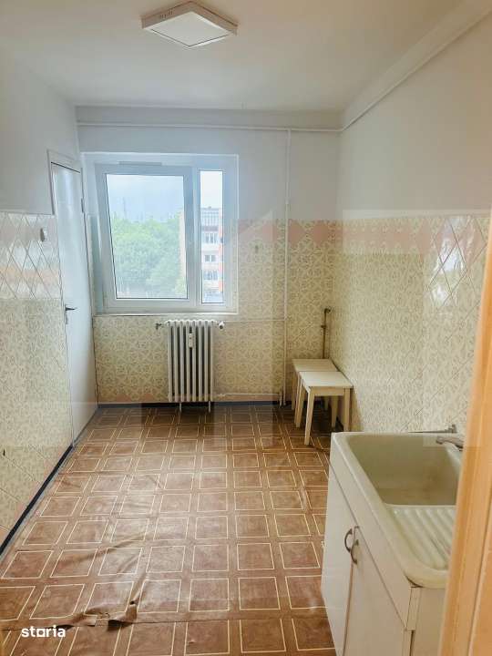 Apartament spatios, in bloc reabilitat, 2 camere, Zona Lebada, Arad - Imagine principală: 4/5