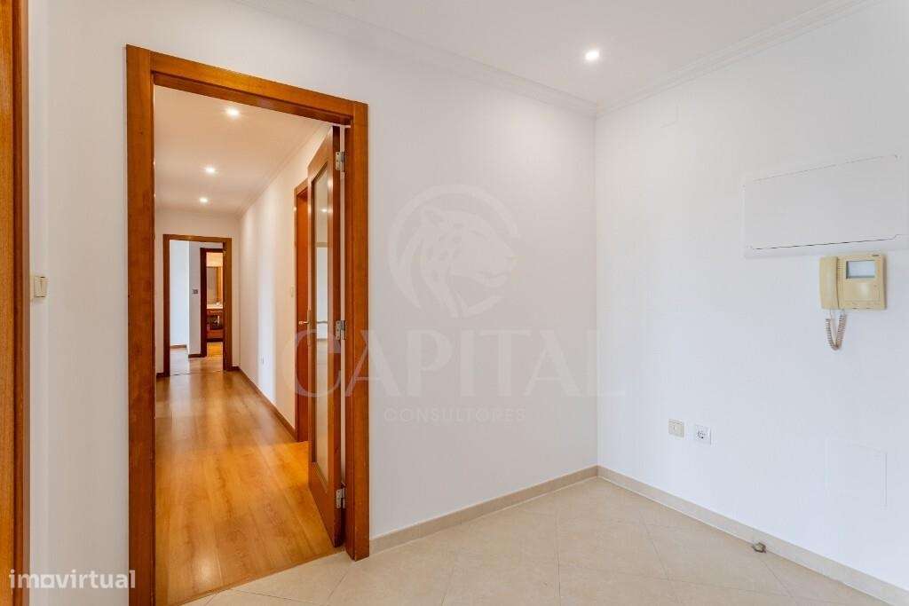 T2 com Suite e Garagem em Vialonga - Grande imagem: 4/26
