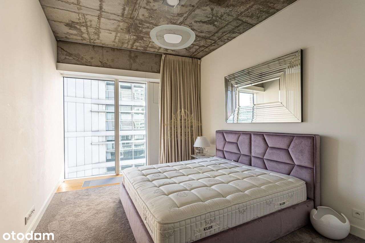 Spacious 5 room 227 sqm apartment on Złota 44-8