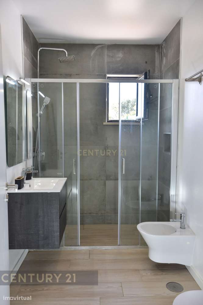 Luxo e Tranquilidade em Sagres: Uma Moradia Contemporânea à espera de-20