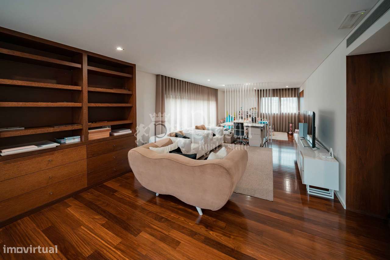 Moradia T4 com Vistas Deslumbrantes em Guimarães-23