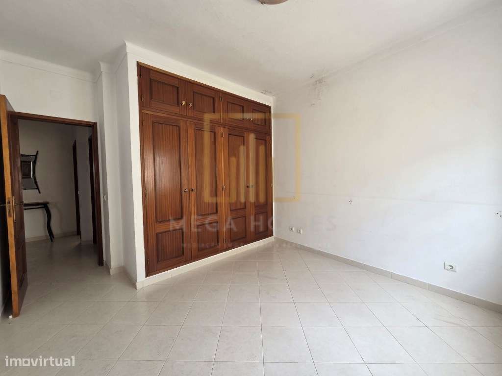 Moradia T5 com piscina + Apartamento T3, em centro de Lagoa (Algarve)-57