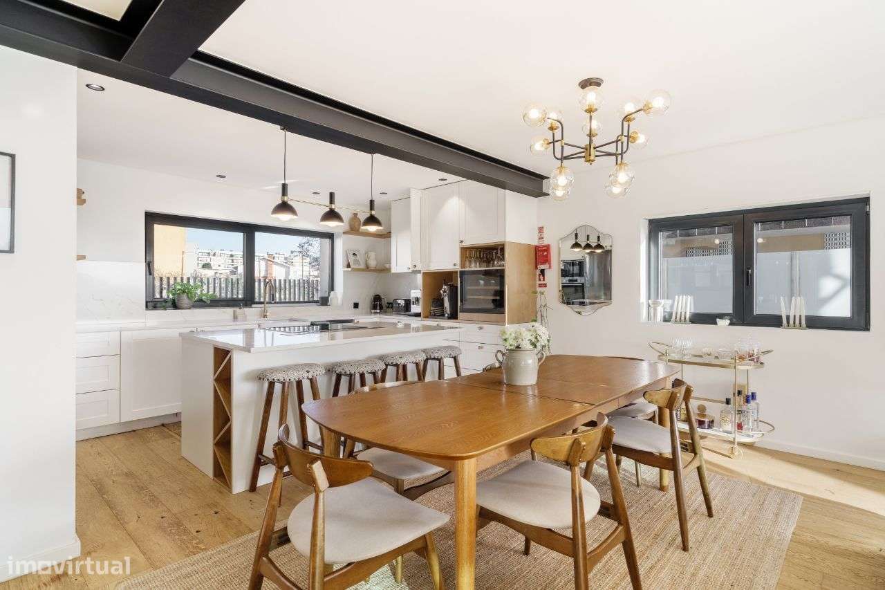 Moradia V3+1 totalmente renovada com vista mar-21