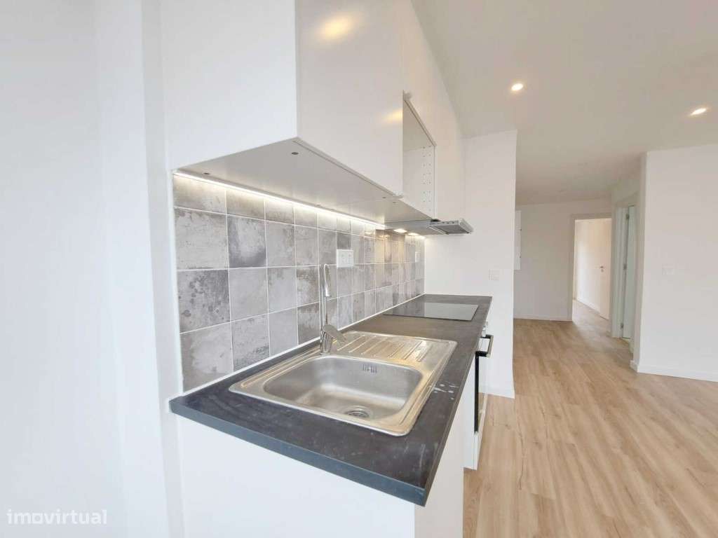 Apartamento T2 com varanda para venda em Camarate, Loures - Lisboa-8