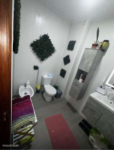 T3 espaçoso com sótão  enorme que dá  para fazer mais quartos - Grande imagem: 4/12