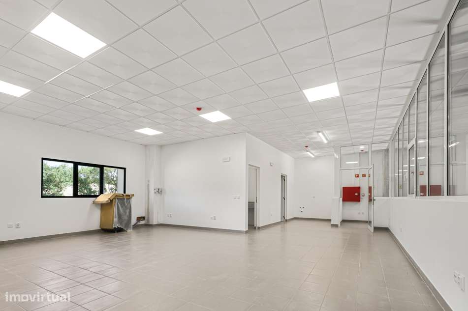 Armazém à venda , Quinta de Matos-13