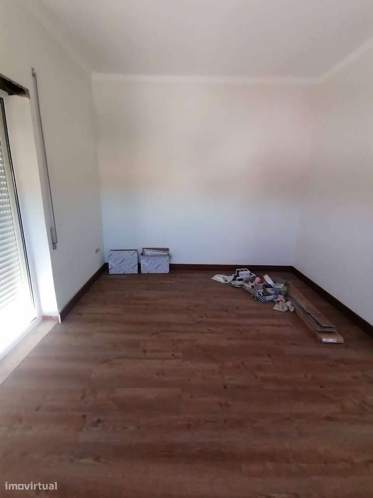 Moradia T2 Totalmente Remodelada com Garagem | Pereira-5