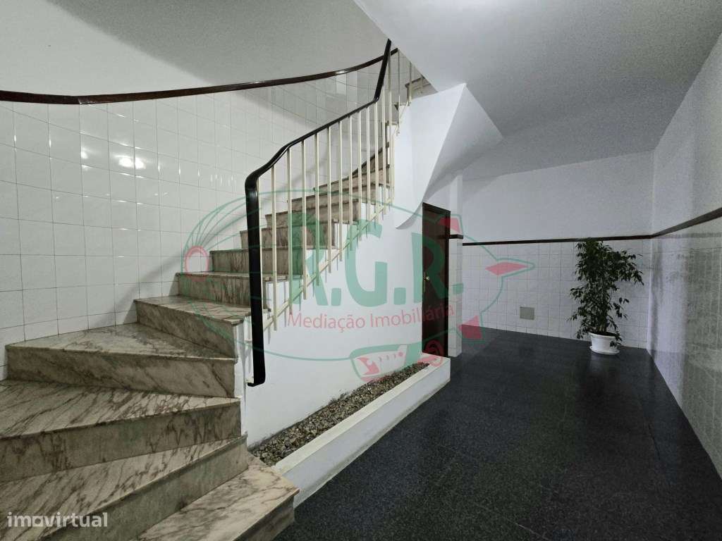 Apartamento T1 | Garagem Fechada | 3 min do Porto-0