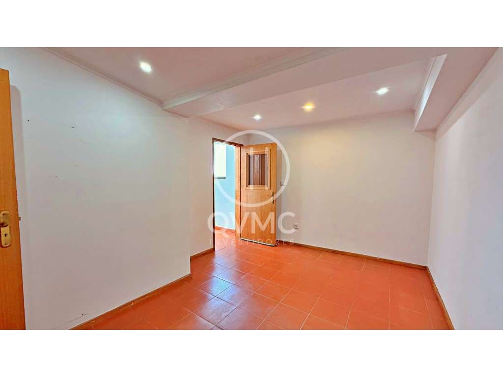 Moradia T2+1 em Mem Martins com logradouro-16