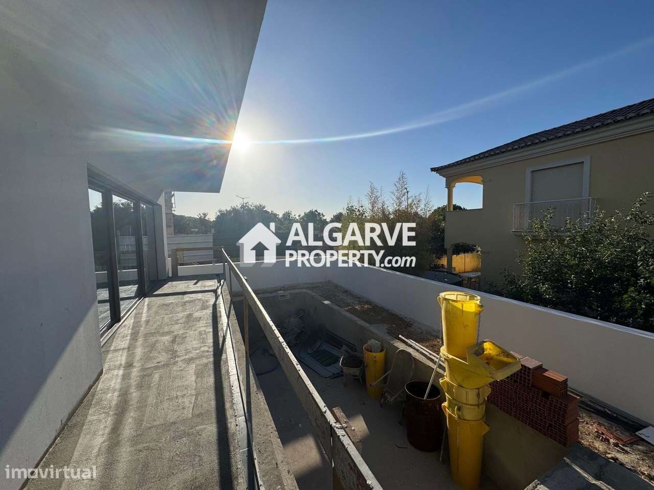 Moradia V4 em fase de construção de estilo contemporâneo no centro de - Grande imagem: 3/39