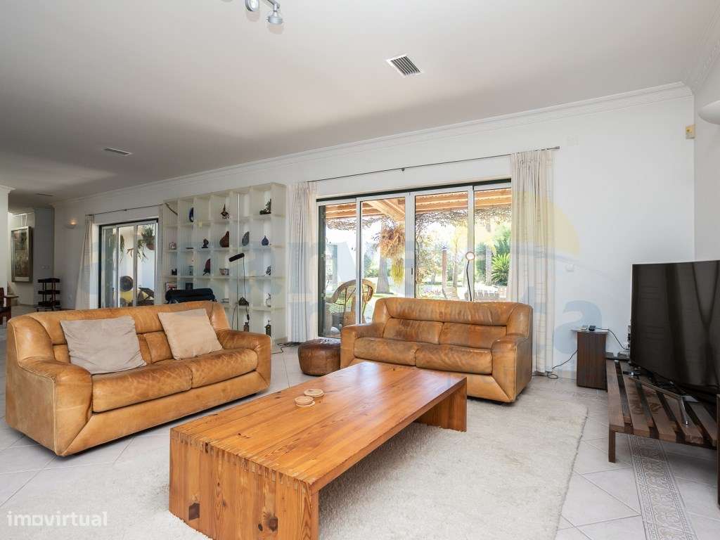 Moradia T5 com Jardim e Piscina + Lote Urbano para construção - Cas...-13