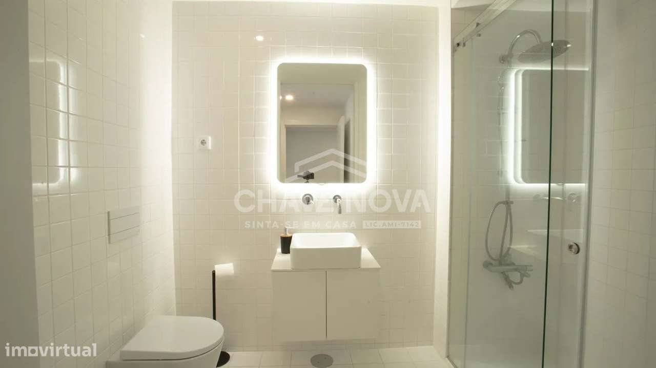 T2 Como Novo c/ Lugar de Garagem em Mafamude (Centro de Gaia)-12