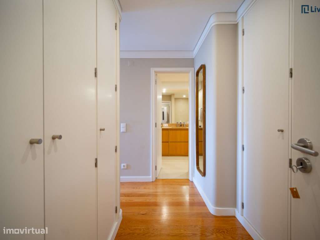 T4+1 de 200m² Renovado com 2 Suites-14