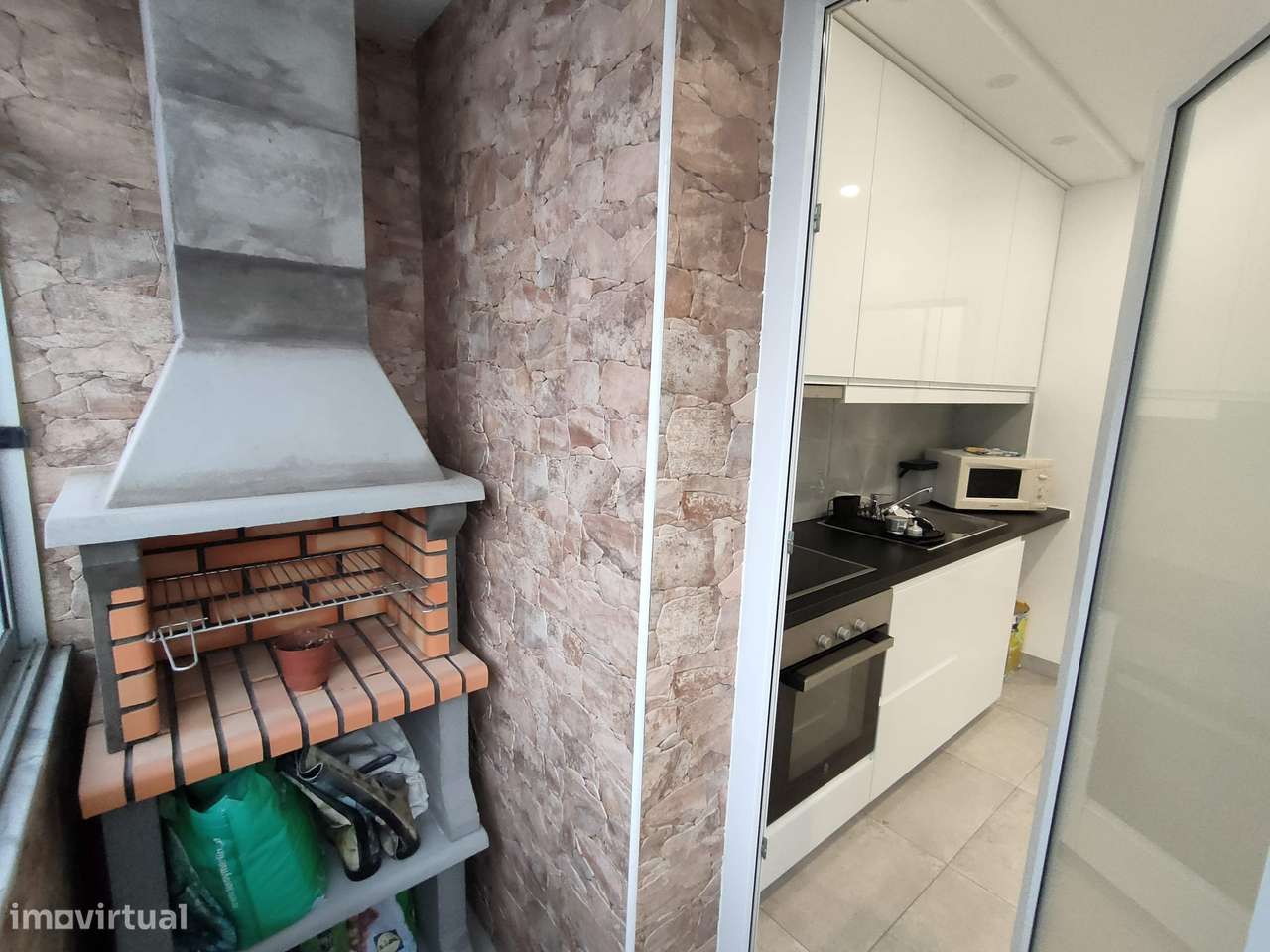 T2 remodelado com aproveitamento de sótão no centro de Almada - Grande imagem: 4/14