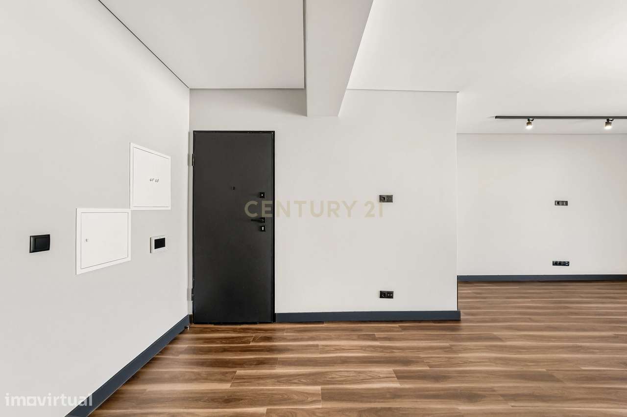 Espaçoso Apartamento T3 Totalmente Renovado em prédio com elevador no-12