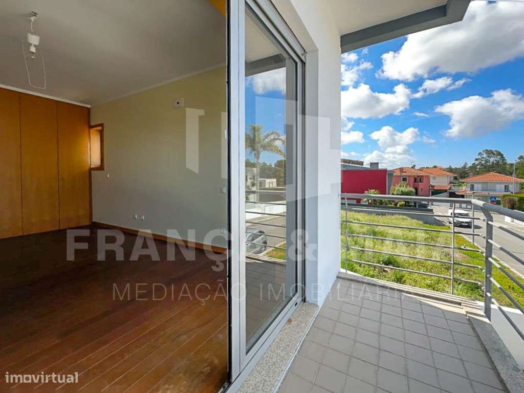 Moradia T3 Renovada com Áreas Excepcionais e Potencial até T5 em Pe...-16