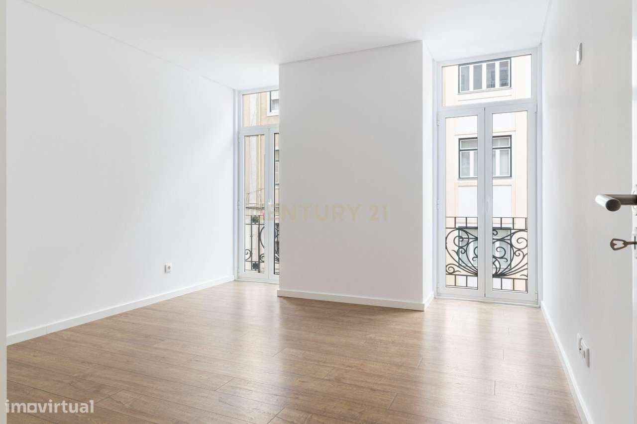 Apartamento T3 renovado, com elevador e 2WC em Arroios, Lisboa. Para A - Grande imagem: 3/31