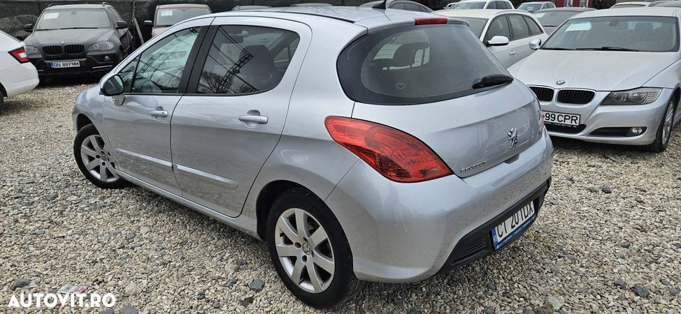 Peugeot 308 1.6HDi Confort Pack - 24