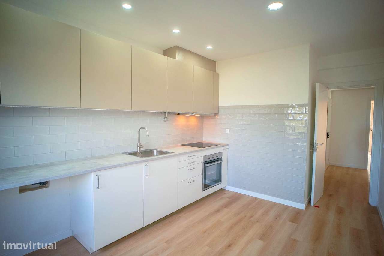 Excelente Apartamento T2 Remodelado – Paio Pires-9