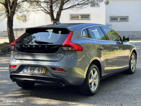 Volvo V40 2.0 D3 Momentum Geartronic - 3