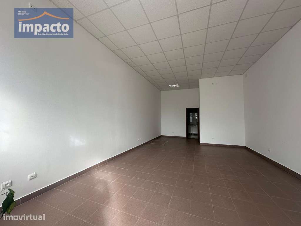 LOJA Sobral Monte Agraço, 55 m2 e arrumos 38 m2, Montra, inst sanit...-7