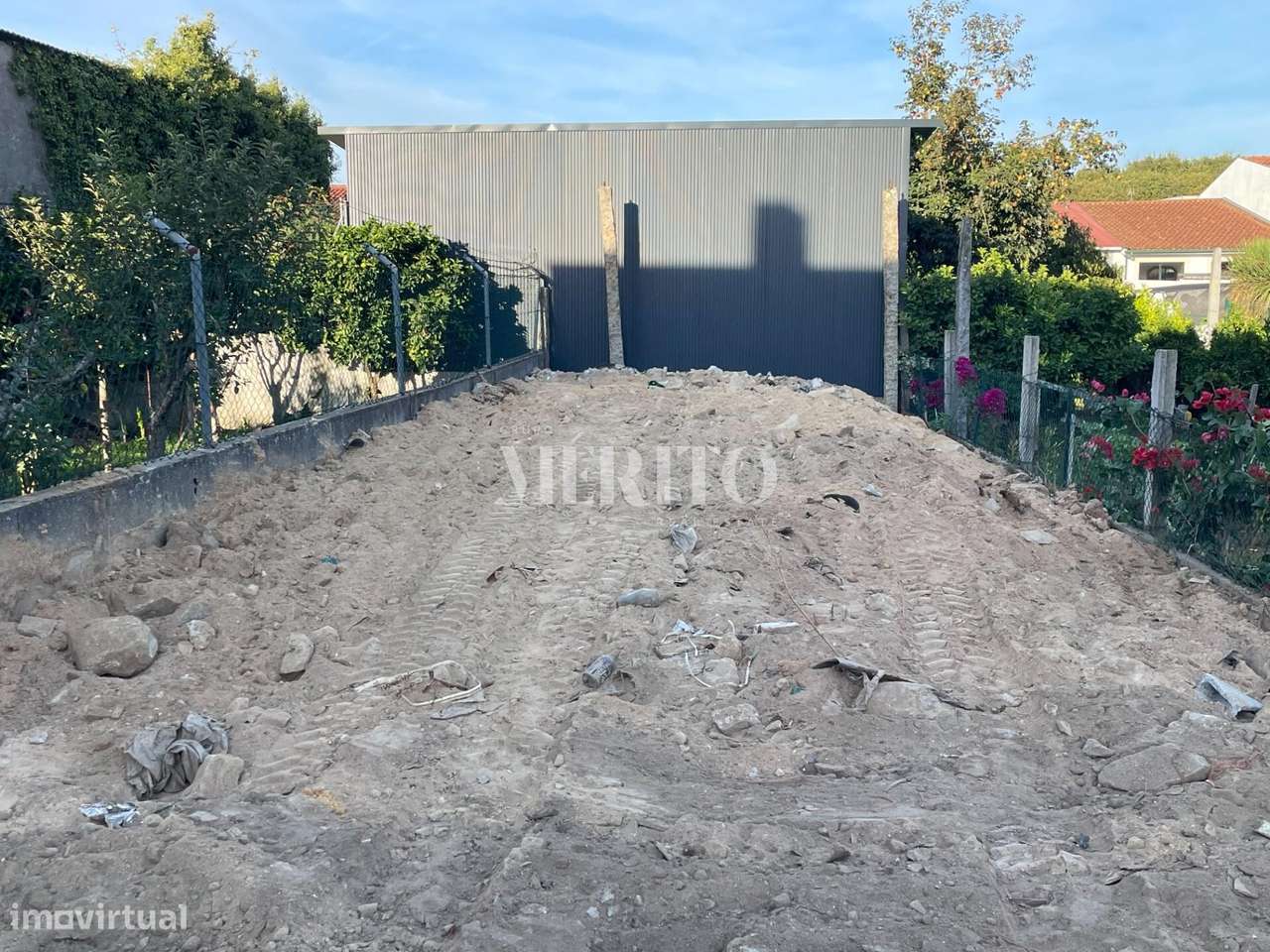 Terreno plano e regular, com área de 213m2 para a construção de habita - Grande imagem: 4/7