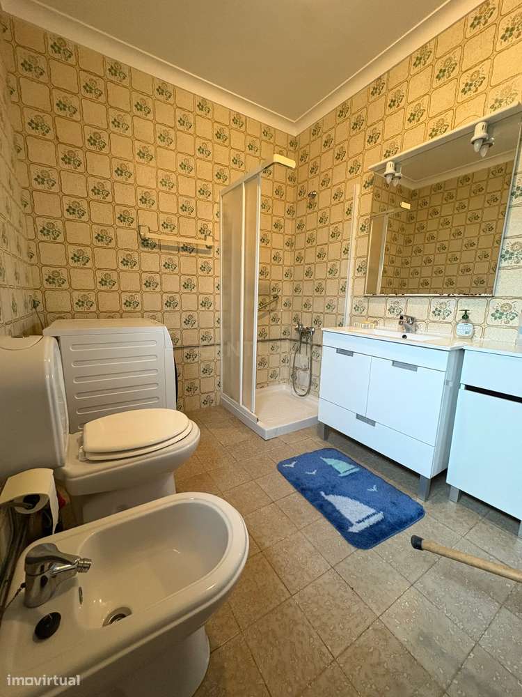 Moradia T7 com Vista Mar e Elevado Potencial em Areosa-11