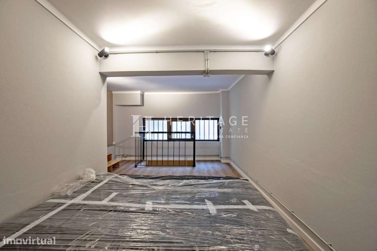 Loja situada na Rua Alexandre Herculano-11