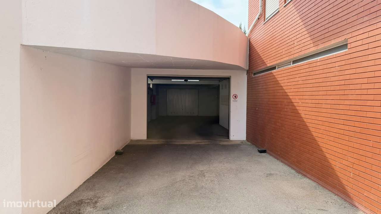 Garagem Fechada c/22 m² | Centro Rio Maior | Excelente Acessibilidade-3