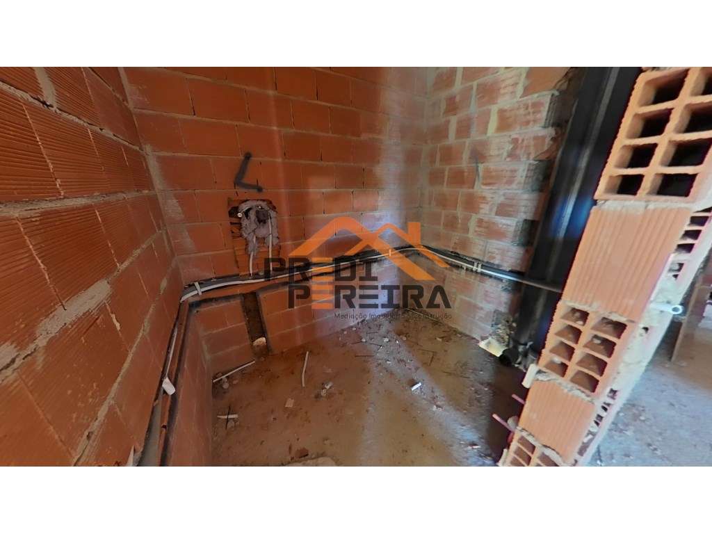 *NOVA CONSTRUÇÃO*
T3 situado em condomínio fechado, com varanda de...-46