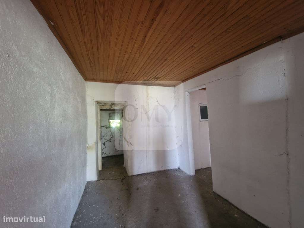 Moradia de Rés do Chão e Andar para Reconstruir - Grande imagem: 5/14